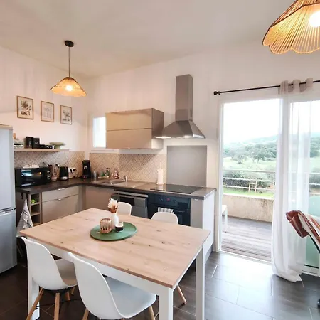 Appartement Bright In Albitreccia Near